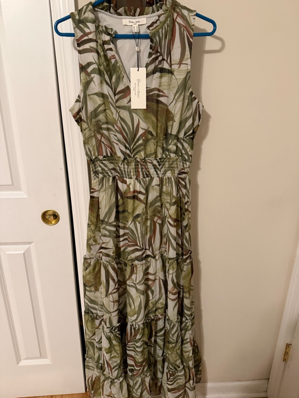 Sleeveless Leaf Print Maxi Dress in Olive & Brown